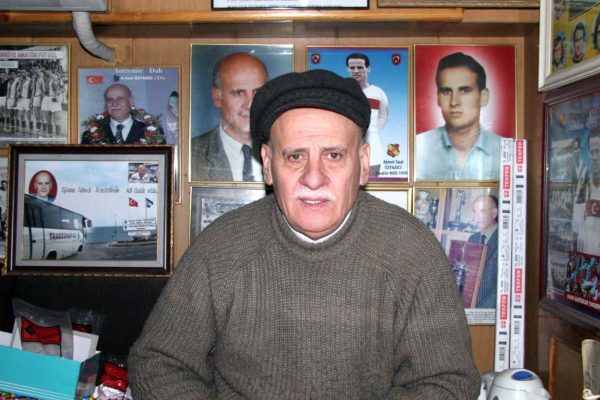 Trabzonspor’un efsanevi teknik direktörü Ahmet Suat Özyazıcı vefat etti