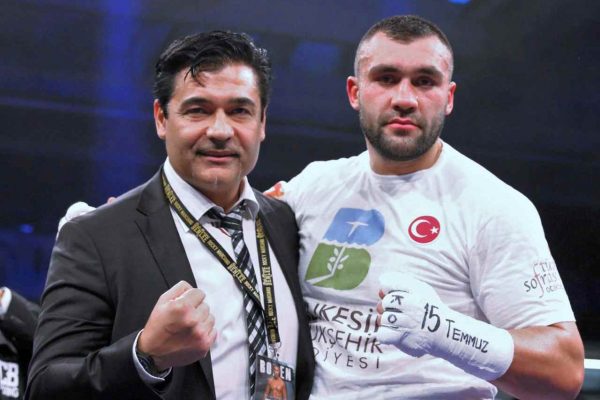 <strong>Ali Eren Demirezen, Almanya’nın en iyi boksörü seçildi</strong>