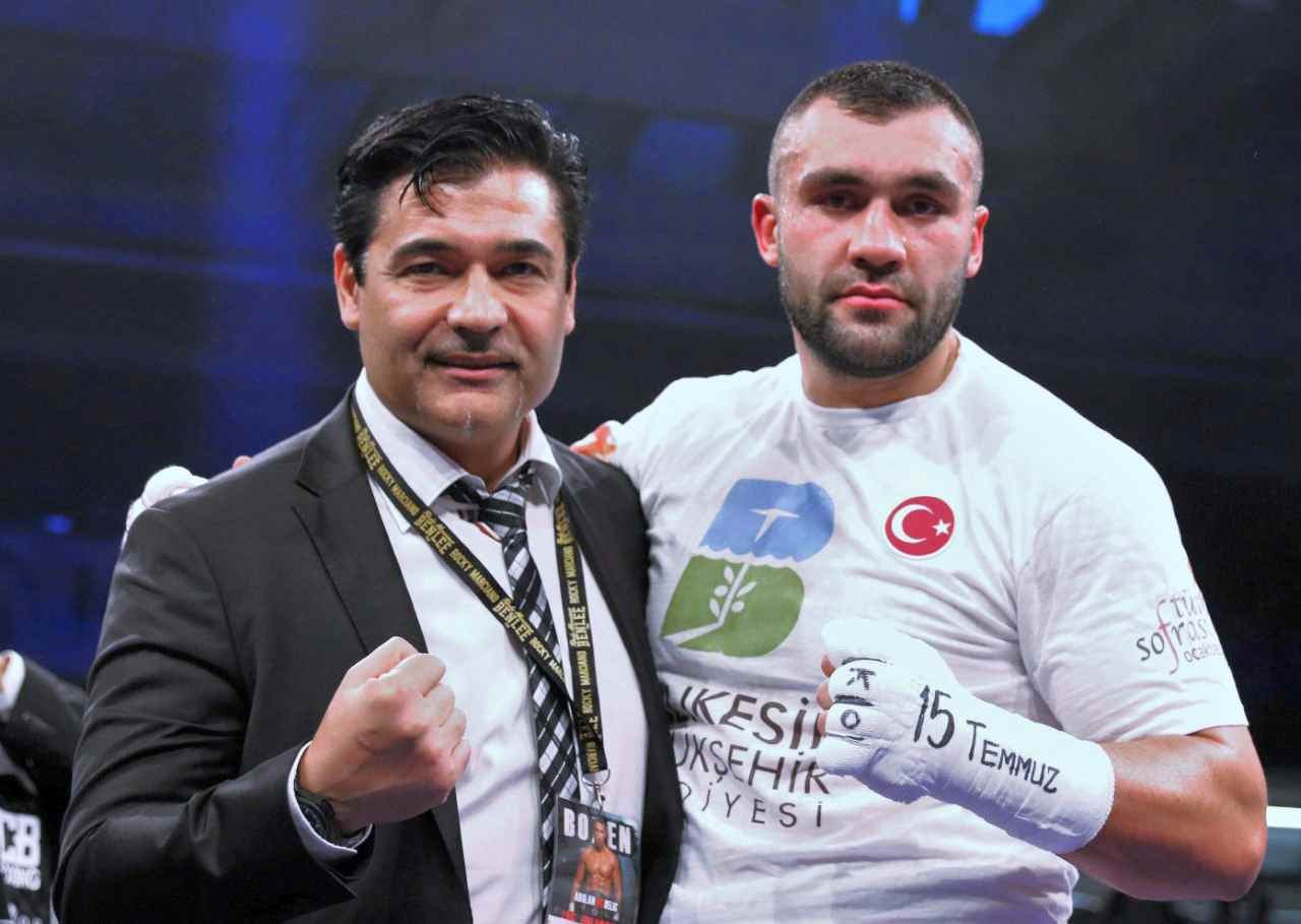 <strong>Ali Eren Demirezen, Almanya’nın en iyi boksörü seçildi</strong>