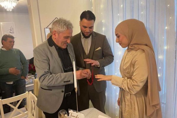 Funda ile Azad sözlenip nişanlandı