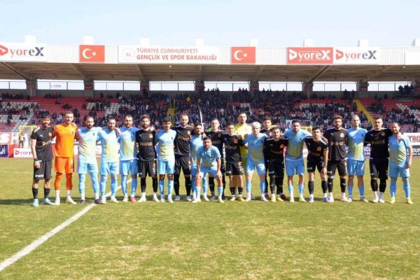 <strong>Batman Petrolspor ile Siirt İl Özel İdaresi depremzedelere destek maçında karşılaştı</strong>