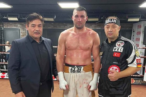 <strong>Türk kulübün boksörü kaburgaları kırılana kadar dövüştü</strong>