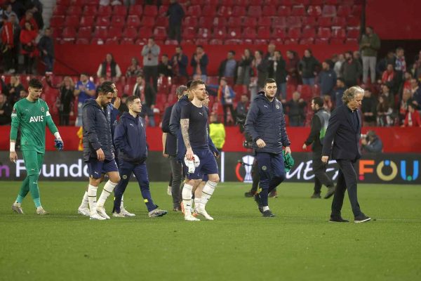 Fenerbahçe’den kimse memnun değil!