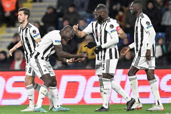 <strong>Beşiktaş deplasmandan 3 puanla döndü</strong>