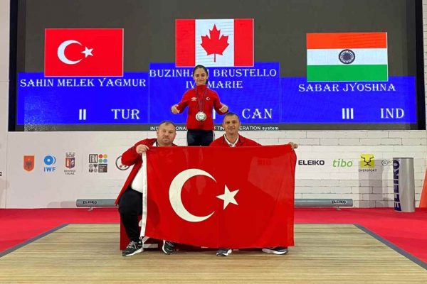 <strong>Milli halterci Yağmur Melek Şahin, Yıldızlar Dünya Şampiyonası’nda 3 madalya kazandı</strong>