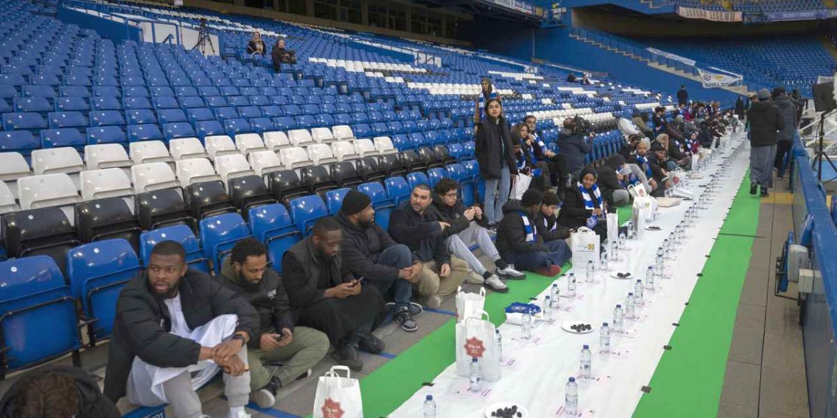 <strong>Chelsea, stadında iftar vererek bir ilke imza attı</strong>