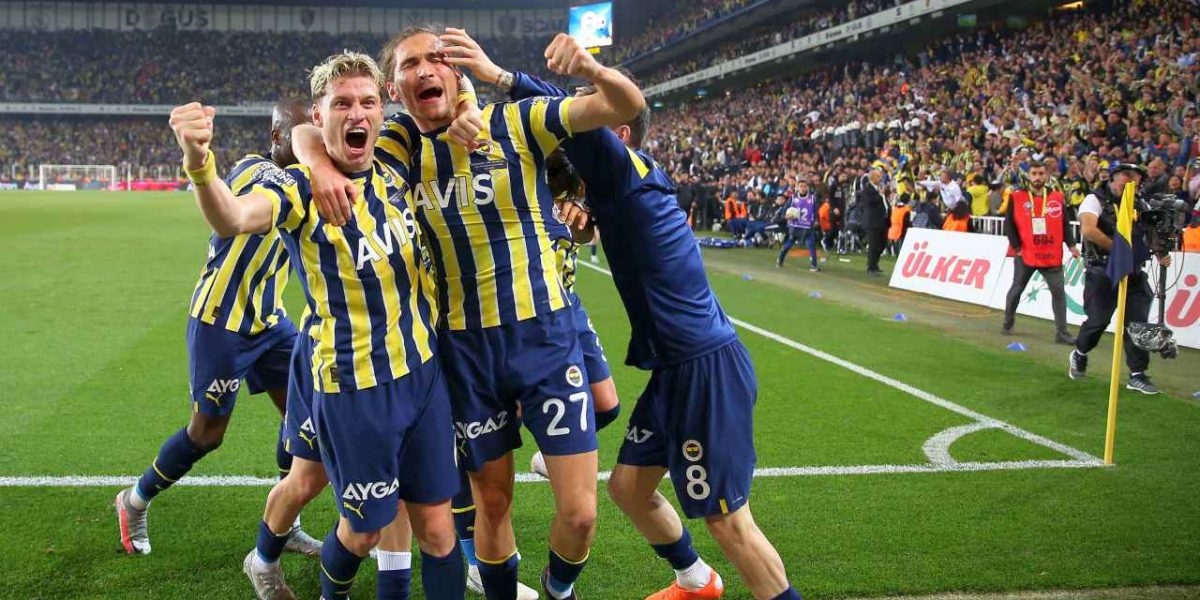 Fenerbahçe, zirve yarışına 90+6. dakikada tutundu