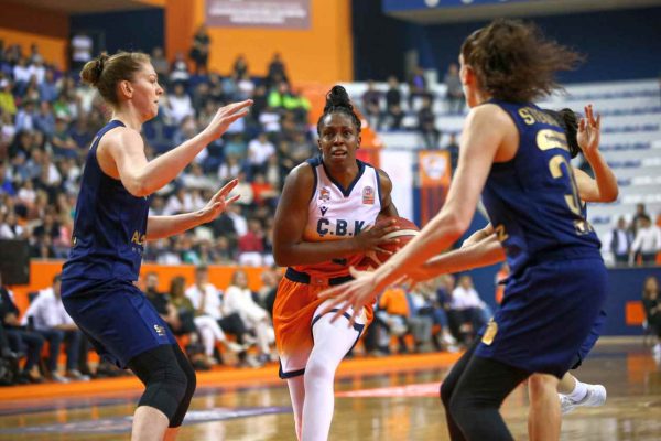 Fenerbahçe seride 1-0 öne geçti