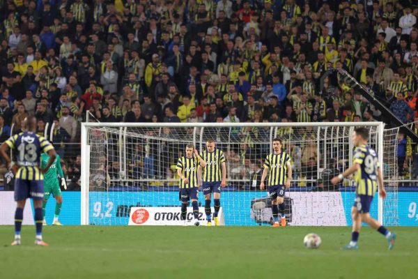Fenerbahçe’ye zirve yarışında son dakika şoku