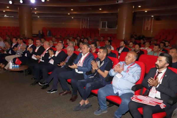 Antalyaspor AŞ eski başkanı Aziz Çetin olağanüstü genel kurulda konuştu: