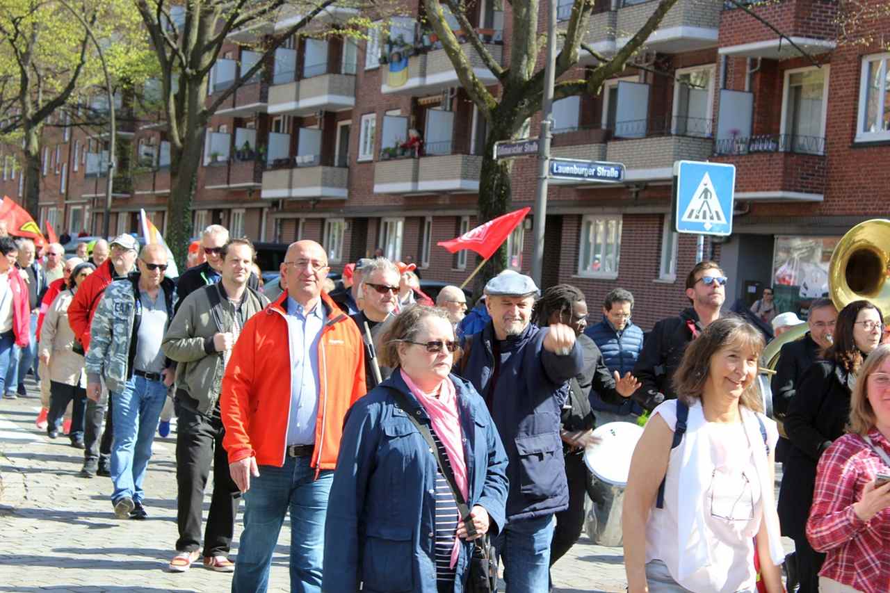 Hamburg’da 1 Mayıs’da 10 bin kişi sokağa indi!