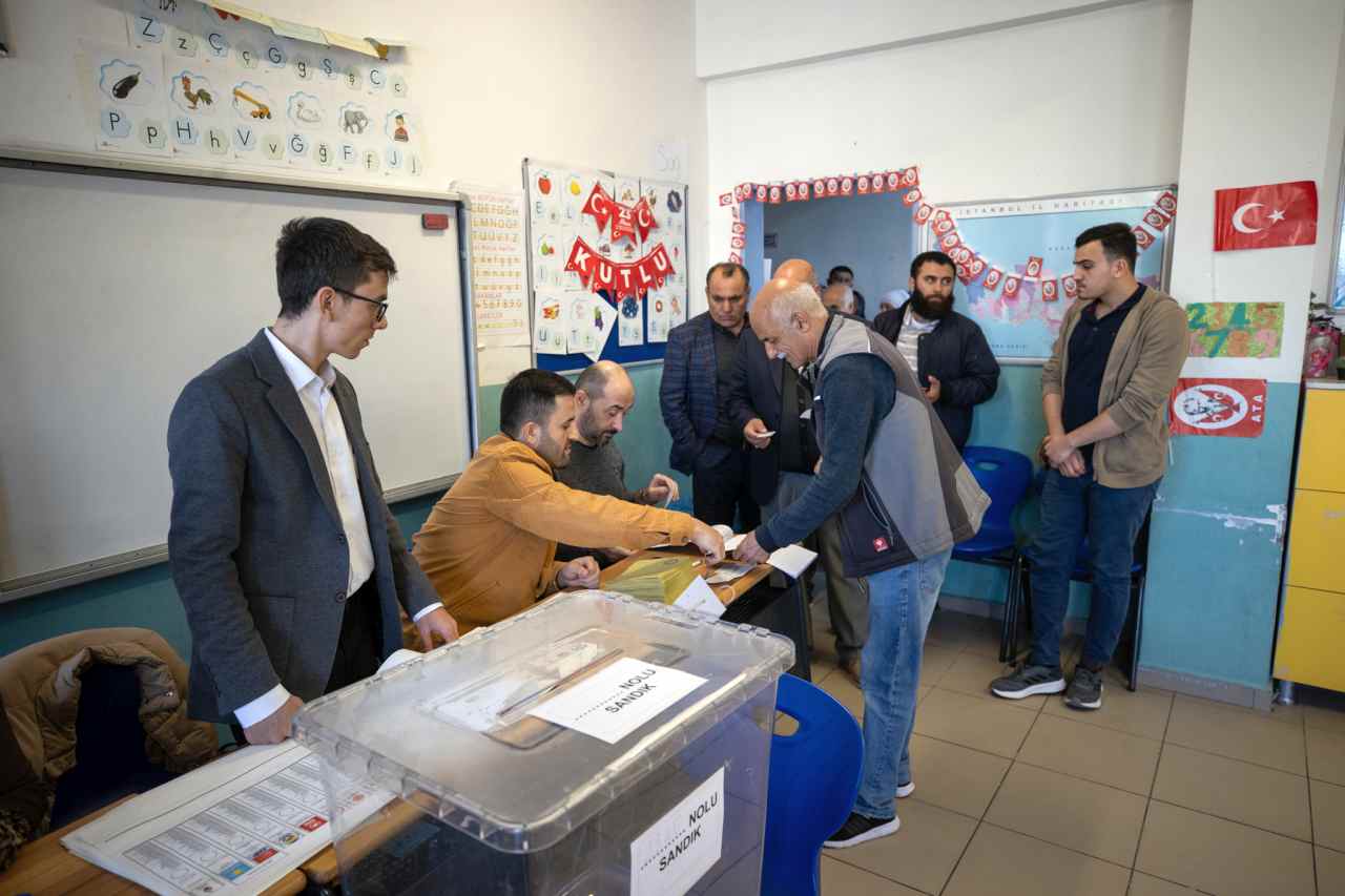 Türkiye sandık başında oy kullanma işlemi başladı
