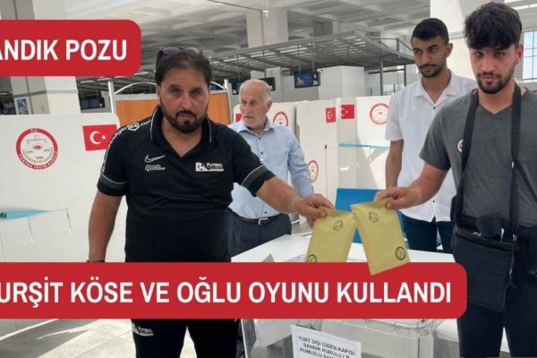 Hurşit Köse ve oğlu Tuncay’dan sandık pozu