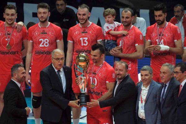 Şampiyon Ziraat Bankkart, kupasını aldı