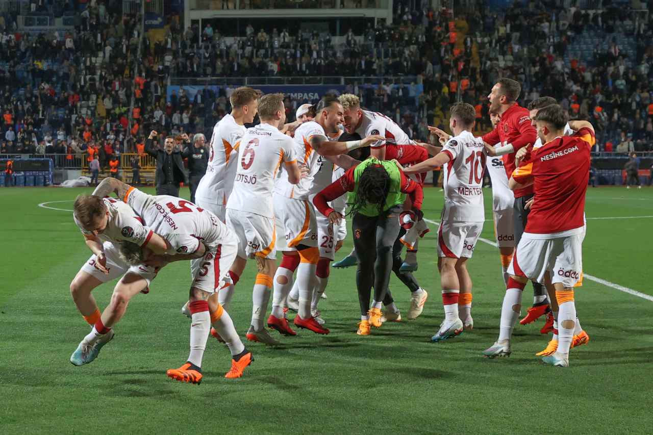 Lider Galatasaray, İstanbulspor engelini 2 golle geçti