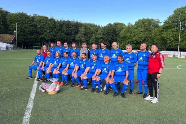 Oynadığı takıma forma aldı