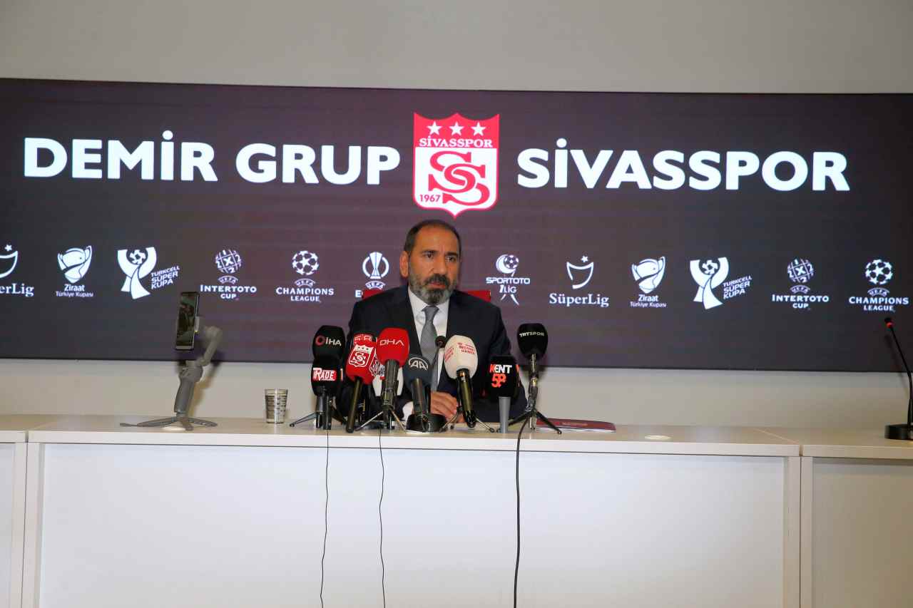 Sivasspor Kulübü Başkanı Otyakmaz, başkanlığa yeniden adaylığını açıkladı: