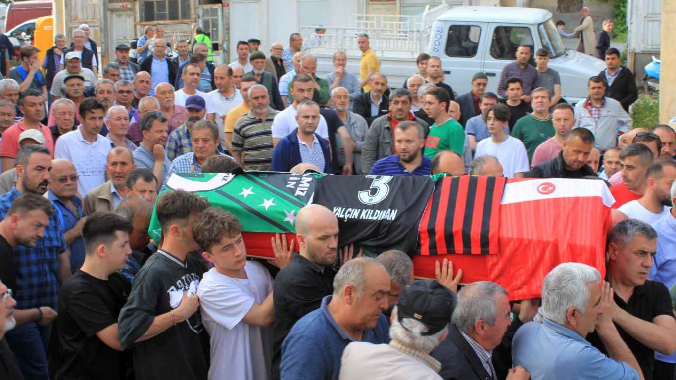 Hayatını kaybeden eski milli futbolcu Yalçın Kıldıran Kütahya'da toprağa verildi
