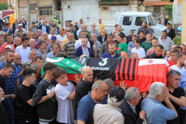 Hayatını kaybeden eski milli futbolcu Yalçın Kıldıran Kütahya’da toprağa verildi