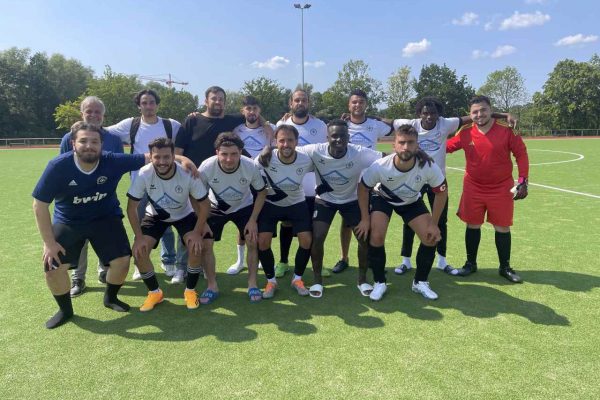 Einigkeit şampiyon gibi başladı