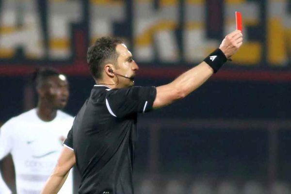 Isparta’da amatör maçta kavga çıktı, hakem 11 kırmızı kartla karşılaşmayı iptal etti