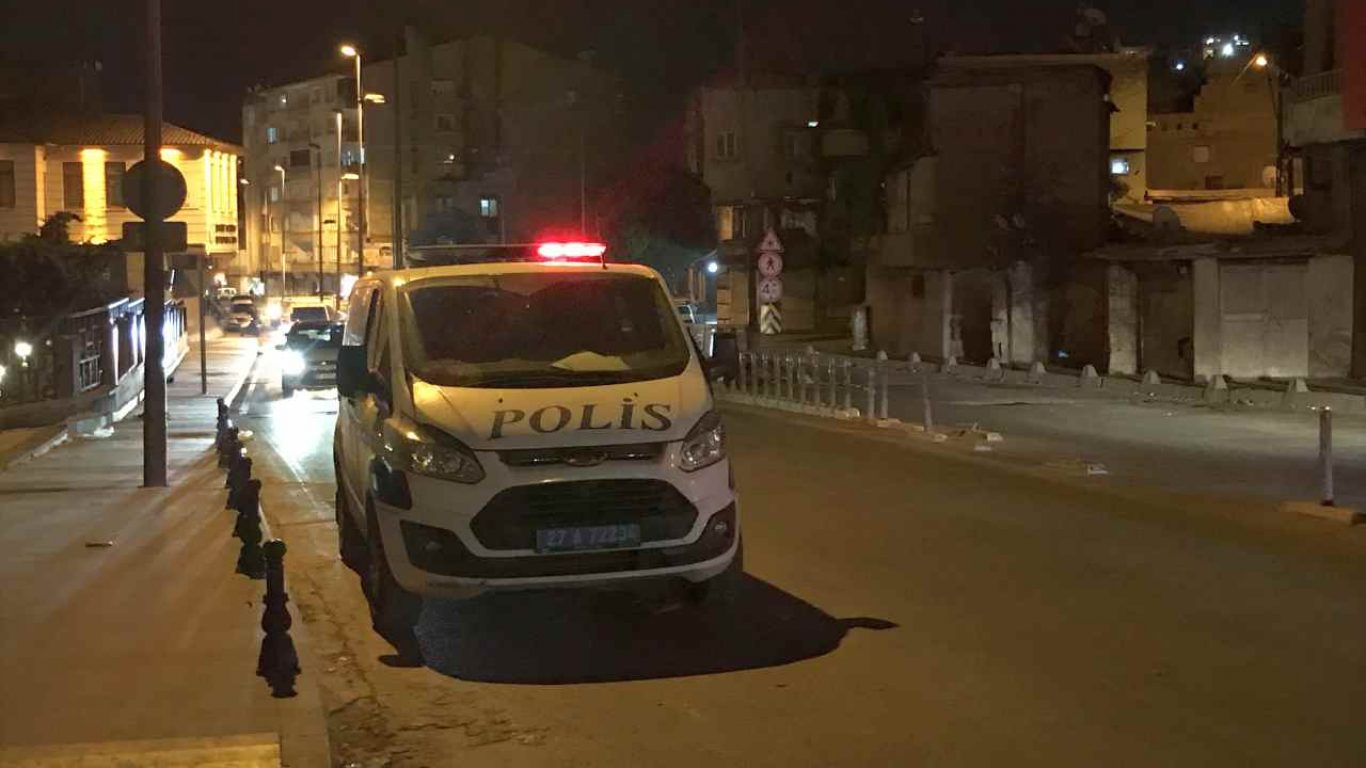 Gaziantep'te kavgaya müdahale eden polis memuru silahla yaralandı