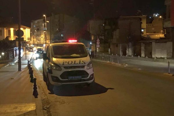 Gaziantep’te silahlı kavgaya müdahale eden polis memuru vuruldu