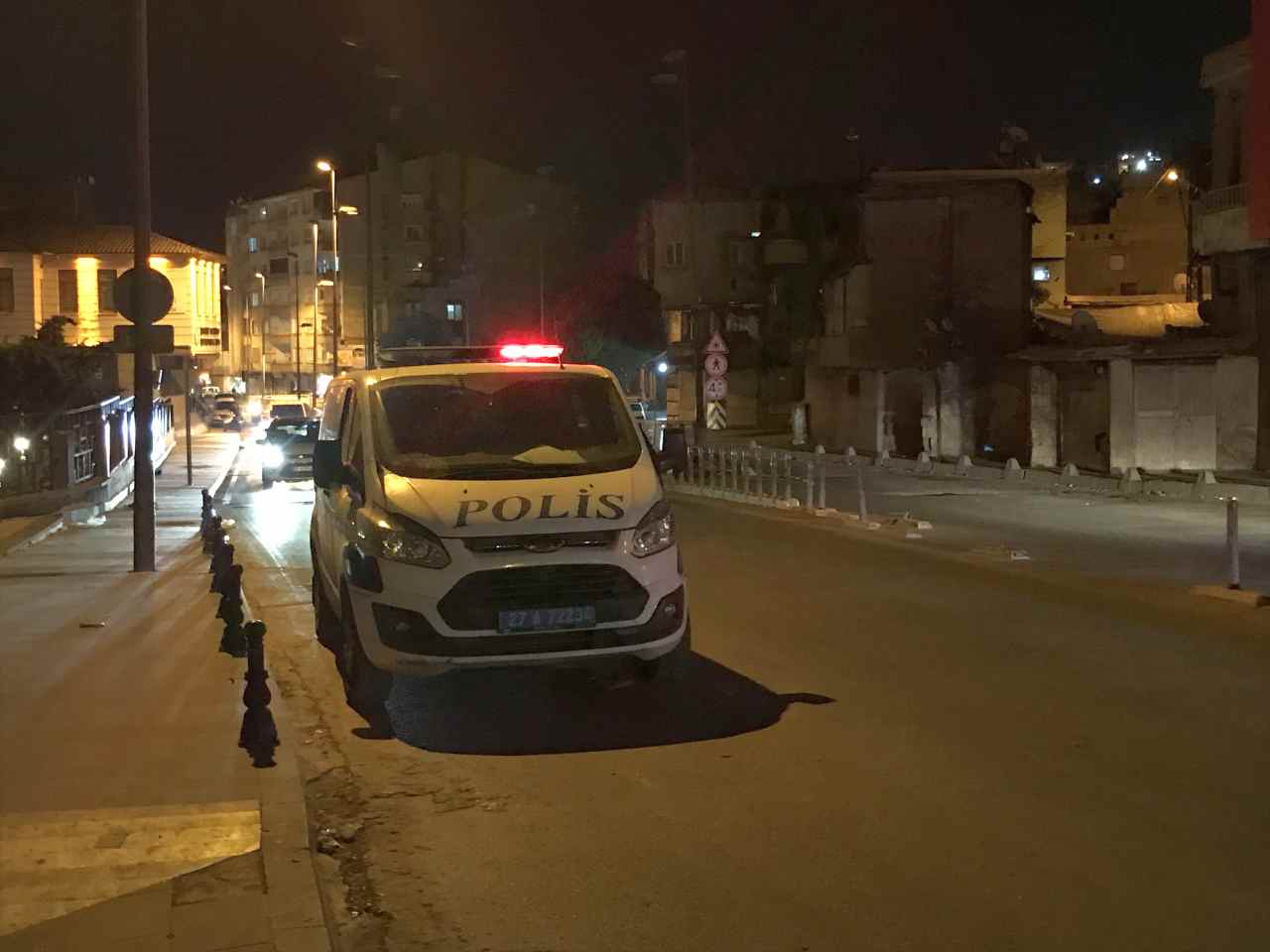 Gaziantep’te silahlı kavgaya müdahale eden polis memuru vuruldu