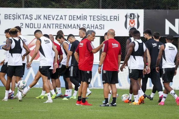 Beşiktaşlı futbolcular Emrecan ile Kartal Kayra, forma rekabeti için iddialı