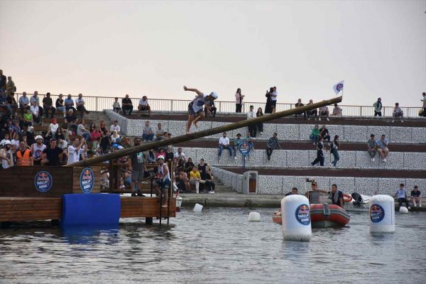 Trabzon’da yağlı direk yarışması düzenlendi