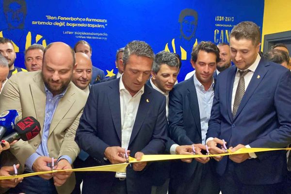 Fenerbahçe Kulübü Başkanı Ali Koç, Kocaeli’de dernek açılışına katıldı