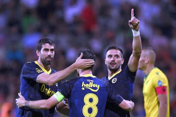 Fenerbahçe farklı turladı