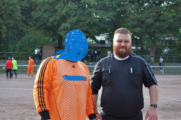 Antrenör hakemin burnunu kırdı