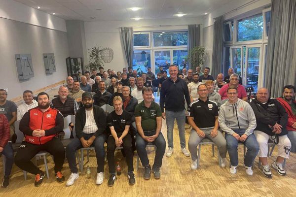 Bundesliga SR Sascha Thielert zu Besuch im BSA Harburg