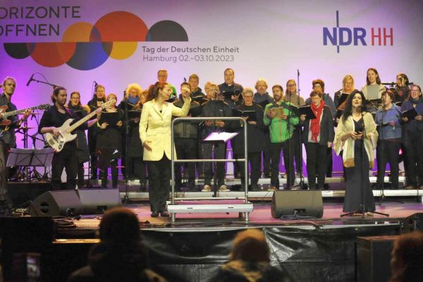 Almanya Birlik Günü kutlamalarına Menekşe Korosu katkısı