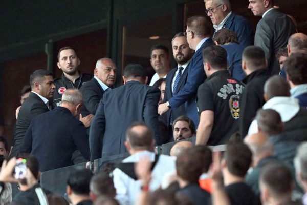 TFF Başkanı Mehmet Büyükekşi protestolar sonrası Tüpraş Stadı’ndan ayrıldı