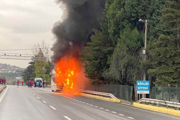 Hazırlık maçından dönüyorlardı! Yalovaspor otobüsünde yangın çıktı