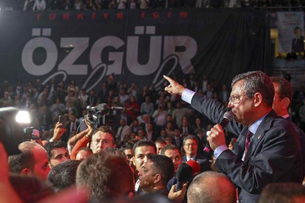 CHP’nin yeni genel başkanı Özgür Özel oldu