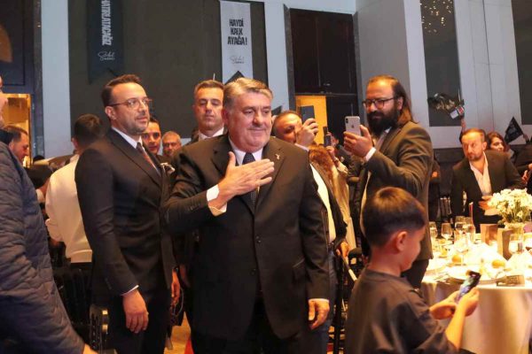 Beşiktaş Kulübü Başkan Adayı Serdal Adalı, Adana’daki kongre üyeleriyle buluştu: