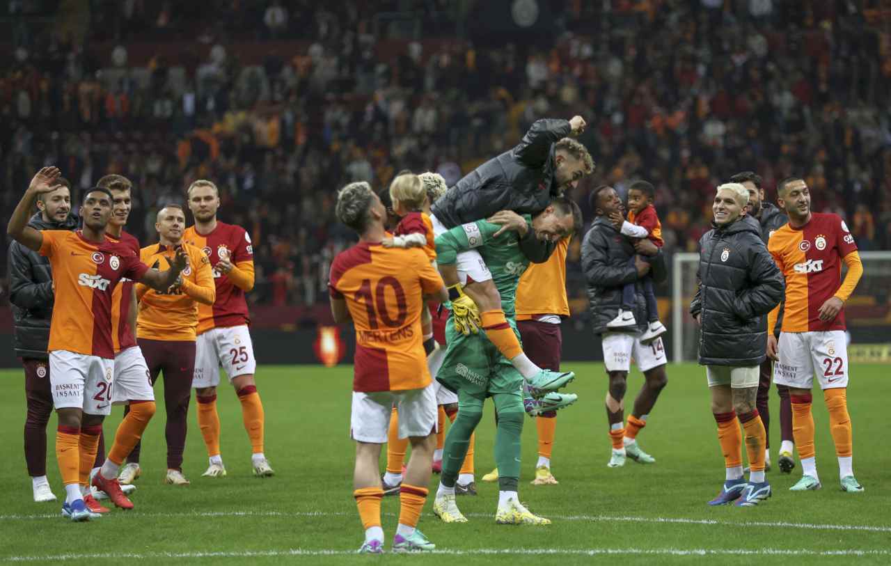 Alanyaspor’u farklı geçen Galatasaray, maç fazlasıyla liderlik koltuğunda