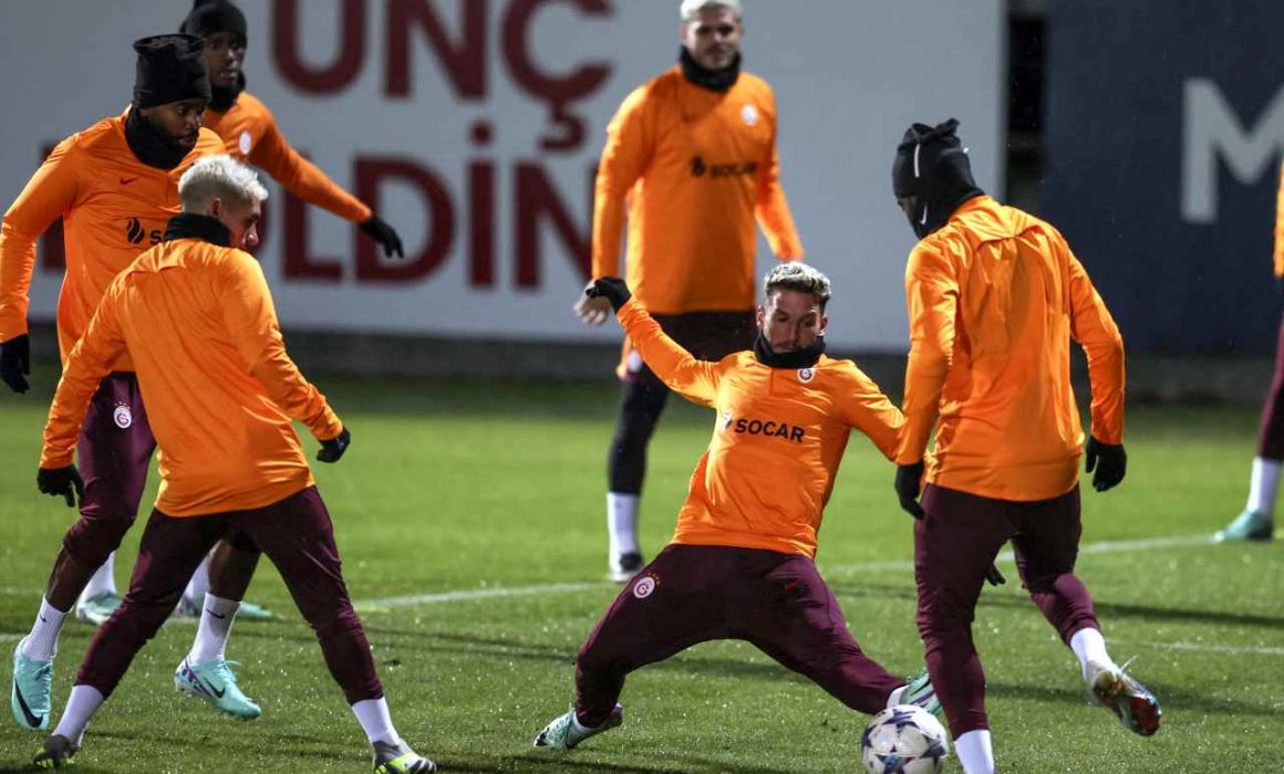 Galatasaray, Manchester United maçı öncesinde son antrenmanını yaptı