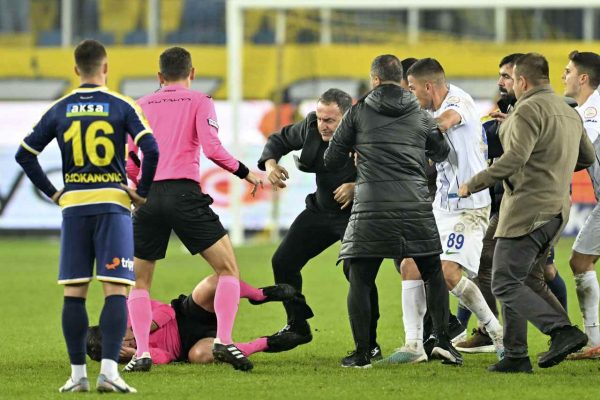 Başkandan Hakeme Yumruk. İşte Utanç Görüntüleri