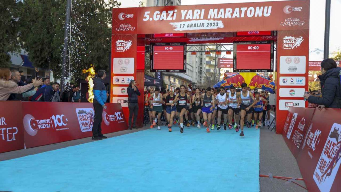 Gaziantep'te 5. Gazi Yarı Maratonu başladı