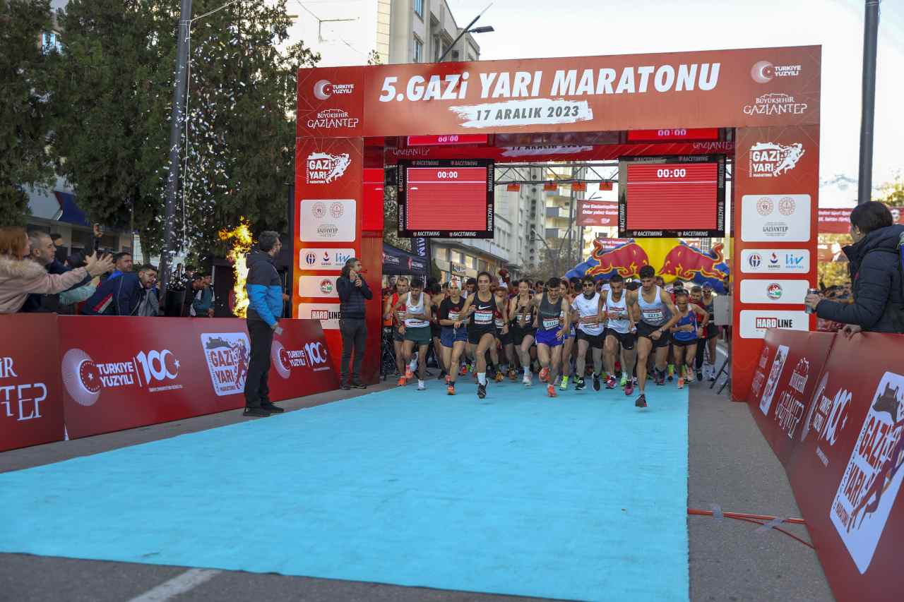 Gaziantep’te 5. Gazi Yarı Maratonu başladı