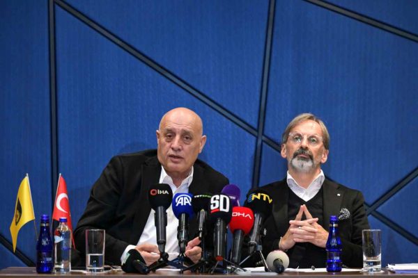 İstanbulspor Başkanı Sarıalioğlu,”Bu durumdan TFF ve hakemler sorumludur”