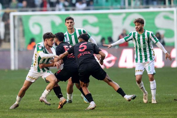 Bursaspor’da 2 oyuncu daha kadro dışı bırakıldı