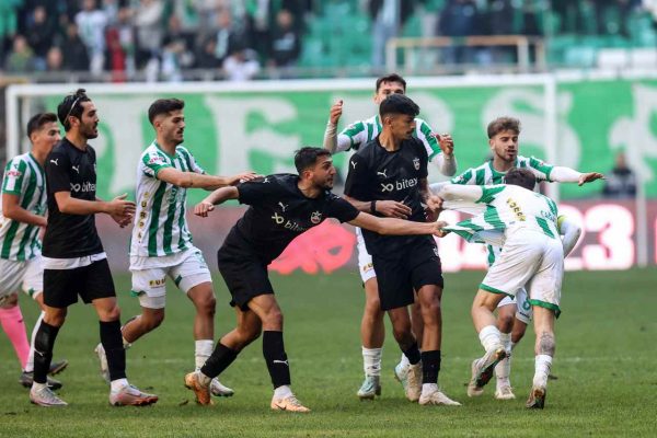 Bursaspor-Diyarbekirspor maçında olaylar çıktı