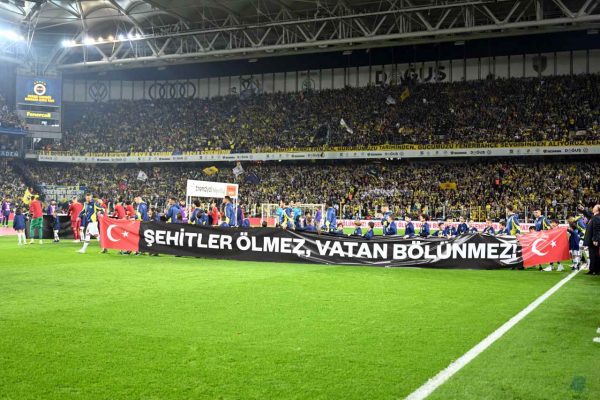 Dev derbi başladığı gibi bitti