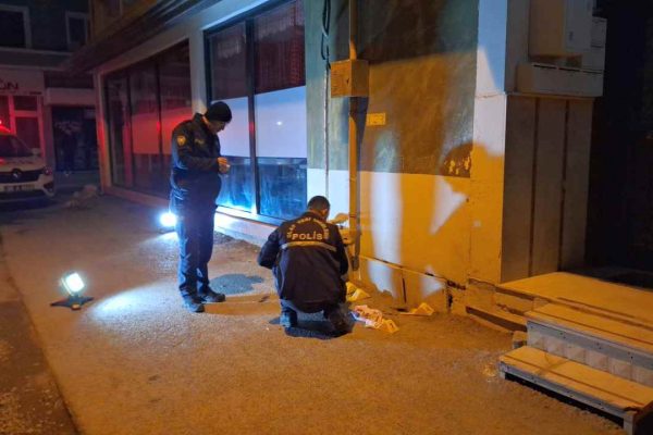 Samsun’da bıçaklı kavgada baba yaralandı ve oğlu yaşamını yitirdi