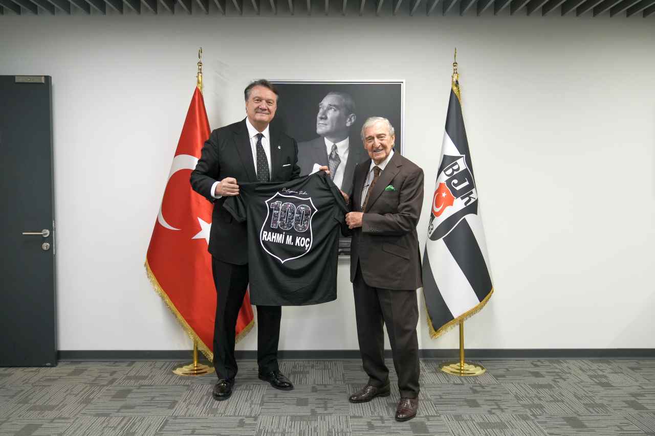 Koç Holding Onursal Başkanı Rahmi Koç, Beşiktaş Kulübü Başkanı Arat’ı ziyaret etti